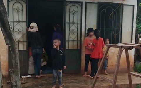2 người bị sét đánh chết khi đang gặt lúa phụ hàng xóm