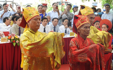 200 năm ngày mất Nguyễn Du: 'Mỗi tấm lòng đều nghiêng mình trước một thi hào uyên bác'