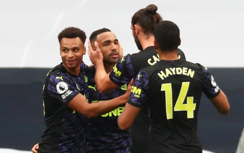 VAR ‘nổ’ ở phút bù giờ, Newcastle giật 1 điểm từ tay Tottenham