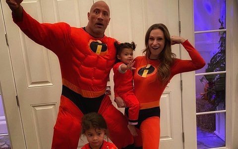 Người hùng cơ bắp Hollywood Dwayne Johnson và gia đình mắc COVID-19