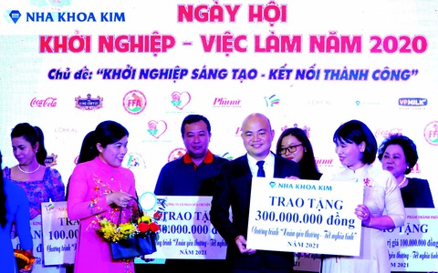 Nha khoa Kim chung tay vì cộng đồng vượt khó năm 2020