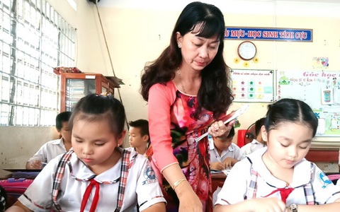 Nhà giáo nhân dân ở nơi 'học trò thích đi ghe hơn đi học'