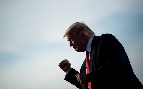 Tòa án tối cao Mỹ bãi bỏ hai vụ kiện ông Trump thu lợi bất chính khi đương nhiệm