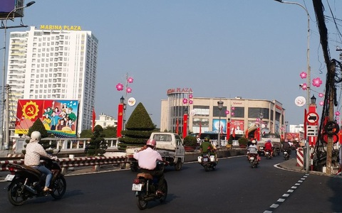 Tài trợ trên 12 tỉ đồng làm đường hoa xuân cho các địa phương và bắn pháo hoa