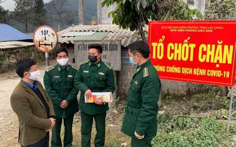 'Mẹ ơi đừng buồn nhé, hết dịch con sẽ về'