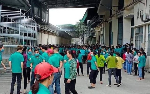 Nghi nổ bình gas máy lạnh trong công ty giày, một công nhân bị thương