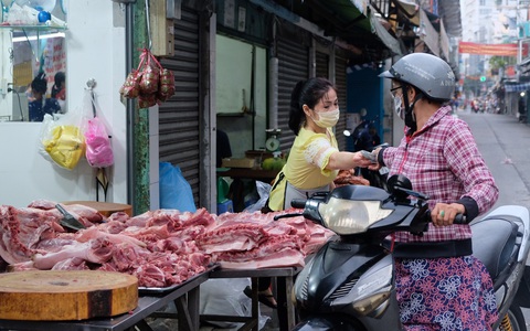 'Xin chào! Xin chào! Được bán rồi mừng quá em ơi!'