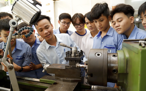 Sinh viên nghề chậm tốt nghiệp: Nguy cơ 'đứt gãy' nguồn cung lao động