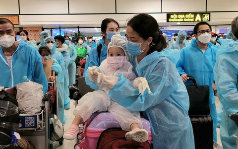 Chuyến bay đặc biệt đón thai phụ, trẻ em, người bệnh hiểm nghèo từ TP.HCM về quê