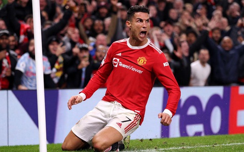 Khoảnh khắc Ronaldo bật cao đánh đầu ghi bàn giúp Man Utd ngược dòng không tưởng