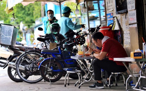 Nóng: TP.HCM cho mở hàng quán ăn uống tại chỗ từ 28-10