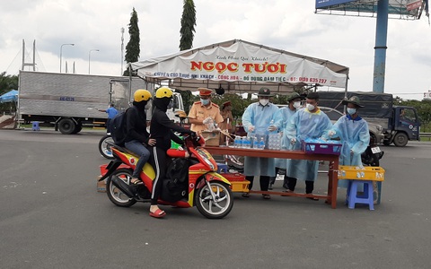 Về quê đón con: TP.HCM cấp giấy, có tỉnh vẫn 'lắc đầu'