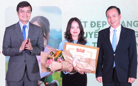 Nữ sinh dân tộc Mường giành giải nhất Tinh hoa Việt Nam