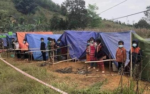 Học sinh bị cách ly trong lán trại với tấm bạt, manh chiếu: Không đúng
