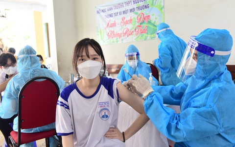 ‘Con tiêm xong 2 mũi vắc xin, đến trường đỡ lo hơn'