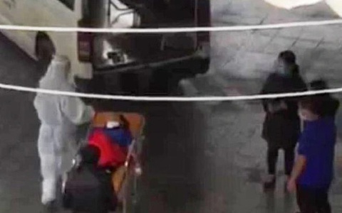 Nữ sinh lớp 10 ở Huế đi bệnh viện sau tiêm là do lo sợ, không phải sốc phản vệ