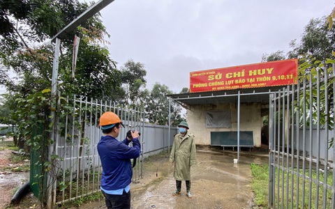 Lập sở chỉ huy tại lòng hồ thủy lợi để sơ tán 600 hộ dân đang bị cô lập