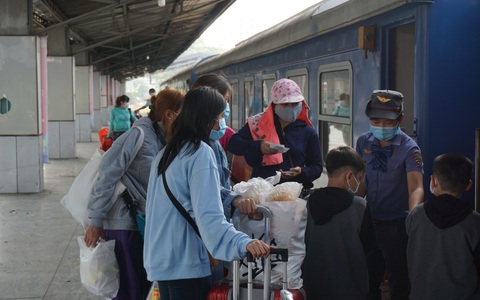 Bắt đầu nhận đăng ký vé tàu tập thể Tết Nhâm Dần 2022