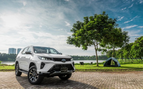 Toyota tung ưu đãi ‘khủng’ - Fortuner tiếp tục ‘hút sóng’