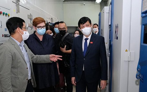Việt Nam tiếp nhận 1.910 tủ bảo quản vắc xin do Úc và UNICEF hỗ trợ
