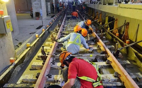 Metro Bến Thành - Suối Tiên lắp đoạn ray cuối cùng