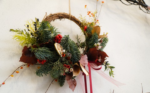 Vòng nguyệt quế, thông Noel giá 'chát' bạn trẻ vẫn mua vì 'tươi mới, thân thiện môi trường'