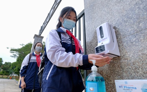 Hà Nội dừng học trực tiếp tại trường ở 'vùng cam'