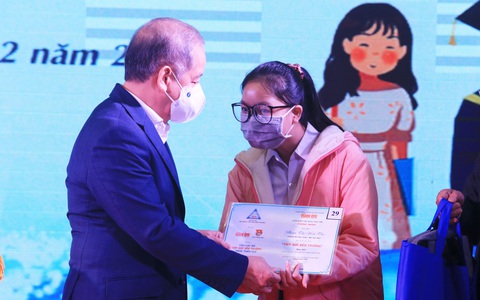 ‘Không để hoàn cảnh nghị lực nào phải đứt gánh học giữa đường vì đại dịch’
