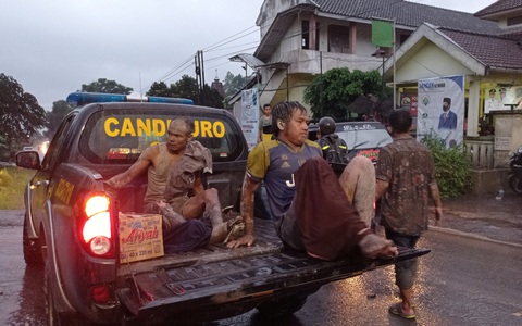 Núi lửa bất ngờ 'thức tỉnh' ở Indonesia, hàng chục người chết