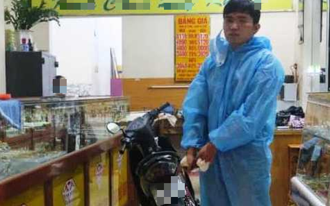 Vàng được giá, dùng dao khống chế bé trai con chủ tiệm vàng trên đường Nguyễn Xí để cướp