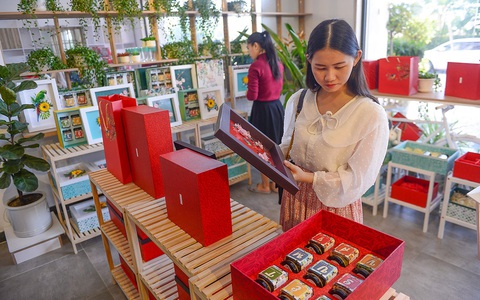 Tặng quà gì dịp tết? Ưu tiên sức khỏe và món lạ