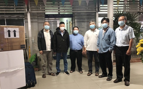 Lực lượng y tế Bệnh viện Chợ Rẫy mang theo máy móc ra Hải Dương chống dịch COVID-19