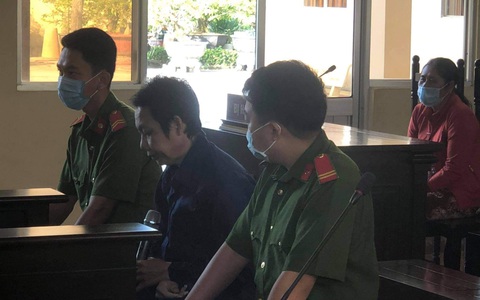Bóp cổ vợ đến chết vì ghen, án 8 năm tù nhờ mẹ vợ xin tha