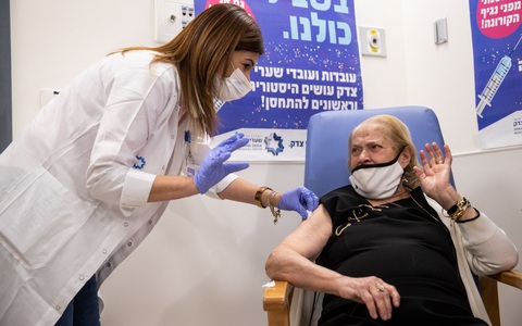Số ca mắc COVID-19 tại Israel tiếp tục giảm nhờ hiệu quả tiêm vaccine