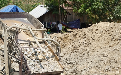 Vây ráp bãi vàng trái phép giáp ranh giữa hai huyện ở Gia Lai
