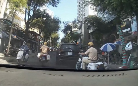 'Vui rớt nước mắt khi coi clip CSGT dẫn đường cho xe chở sản phụ'