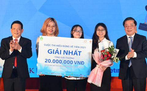 'Hiểu đúng về tiền': 3 sinh viên khối kinh tế giành giải quán quân