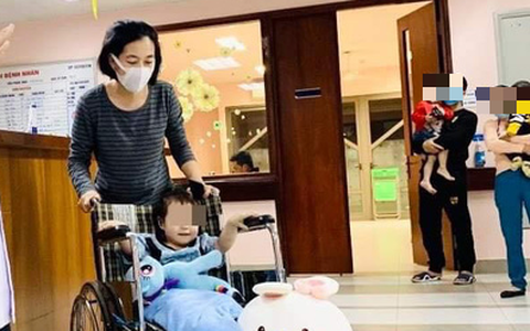 Bé gái 3 tuổi rơi từ tầng 12 chung cư được ra viện