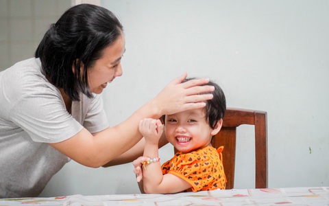 'Dì ơi, con gọi dì bằng mẹ được không'