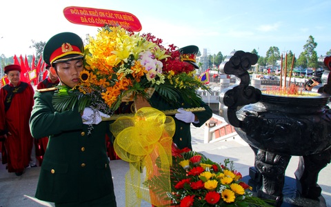 Lần đầu tổ chức lễ dâng hương tại đền thờ Vua Hùng Cần Thơ