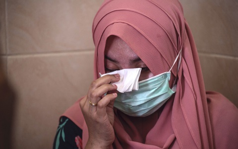 Thủy thủ tàu ngầm Indonesia dặn vợ và con gái cầu nguyện trước khi mất tích