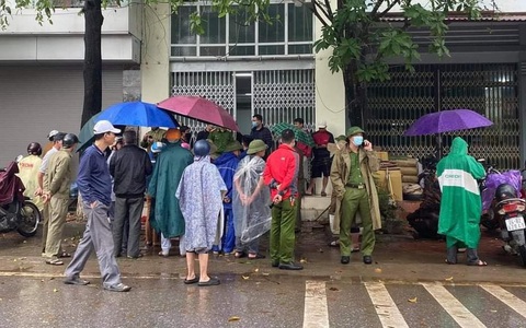 Cặp vợ chồng chết trong căn nhà khóa cửa nhiều ngày, một người ở tư thế treo cổ
