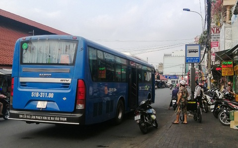 Đình chỉ nhân viên xe buýt ở Sài Gòn bị tố từ chối phục vụ người khuyết tật