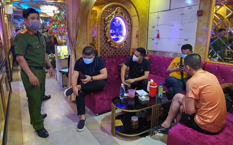 Xử lý quán bar, karaoke vi phạm phòng dịch: Rút giấy phép rồi sao, có 'kim thiền thoát xác'?