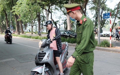 Mới 10 ngày, Hà Nội phạt người không đeo khẩu trang hơn 3 tỉ đồng