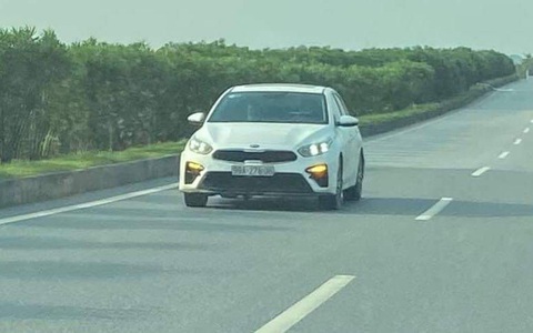 Không bằng lái, chạy ngược chiều trên cao tốc, bị phạt 24,5 triệu đồng