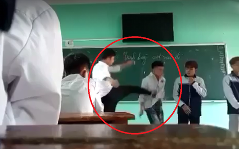Chấm dứt hợp đồng với thầy giáo tát, đá học sinh trên lớp