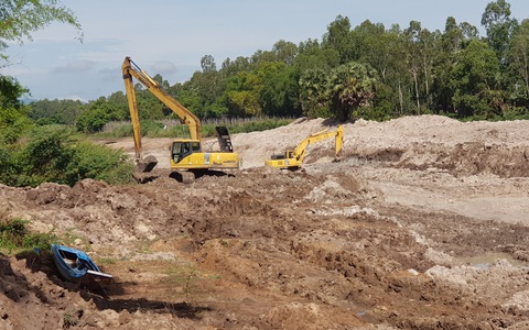Chặn dòng kênh Vĩnh Tế để xử lý đá ngầm, khơi thông dòng chảy cho tàu, thuyền lưu thông