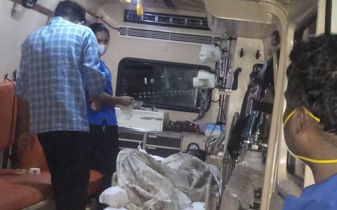 Bị bỏ rơi vì nghi mắc COVID-19, người phụ nữ Ấn Độ suýt thiệt mạng