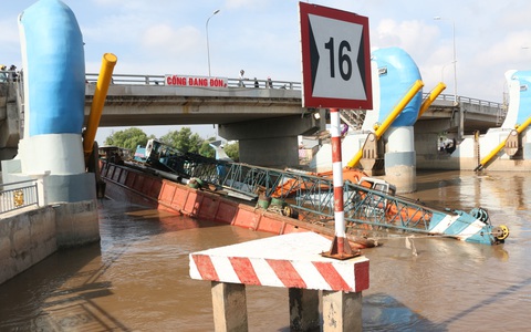 Liên tiếp chìm sà lan tại cống ngăn triều ở Bạc Liêu